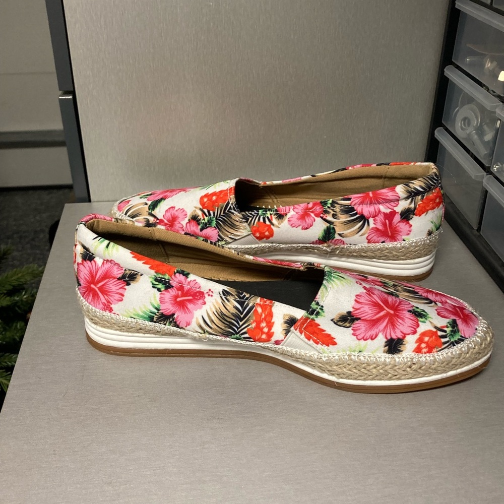 Tropical Flats, women size 11WW